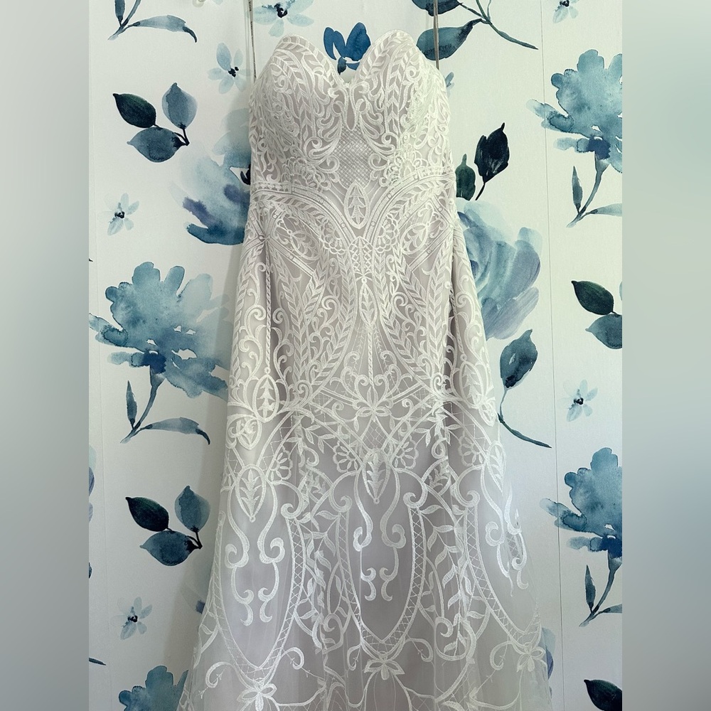 EUC Maggie Sottero Lavender/Lilac Ivory Wedding Dress - Picture 3 of 7